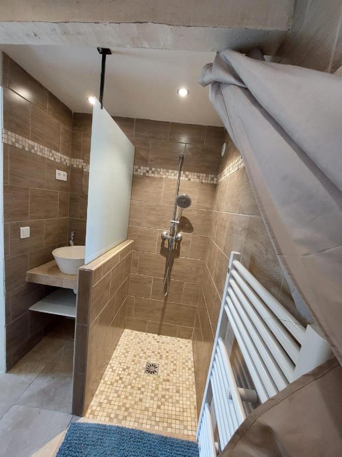 Logement D'Exception Pres Du Colorado Provencal Dans Une Residence Au Calme Avec Piscine Offrant Une Vue Imprenable Sur Le Luberon Depuis Sa Terrasse Viens Eksteriør bilde